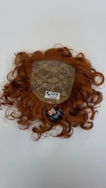 A close up of the top part of a wig