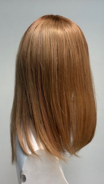 A long brown hair with lots of volume.