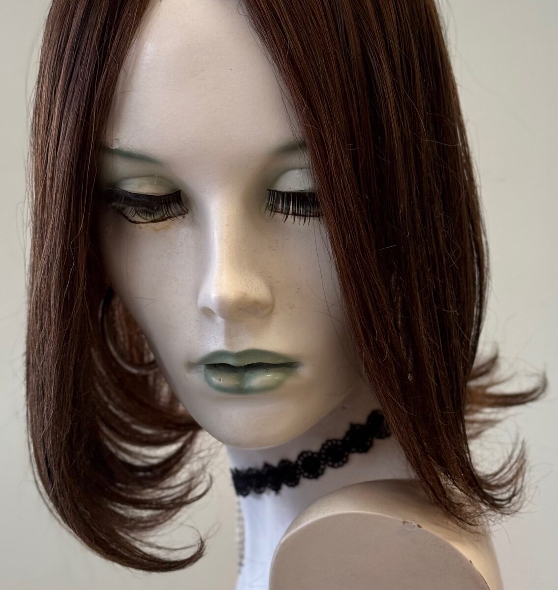 A mannequin head with a wig on it